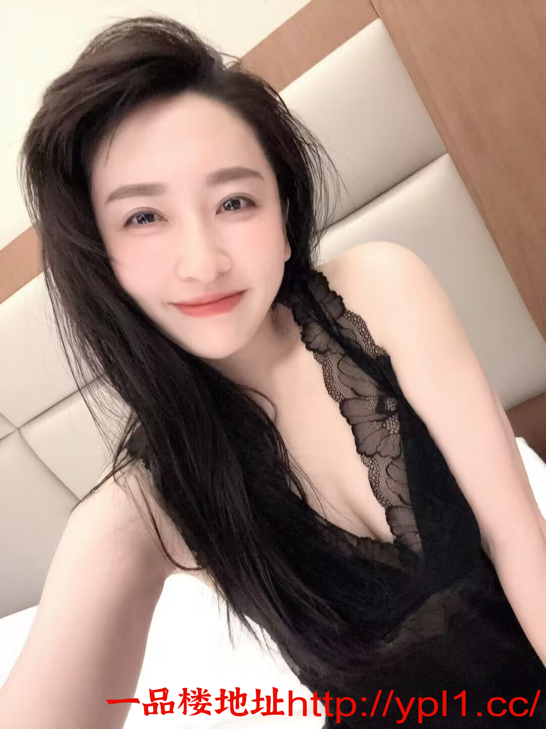 身材丰满性感妩媚大长腿