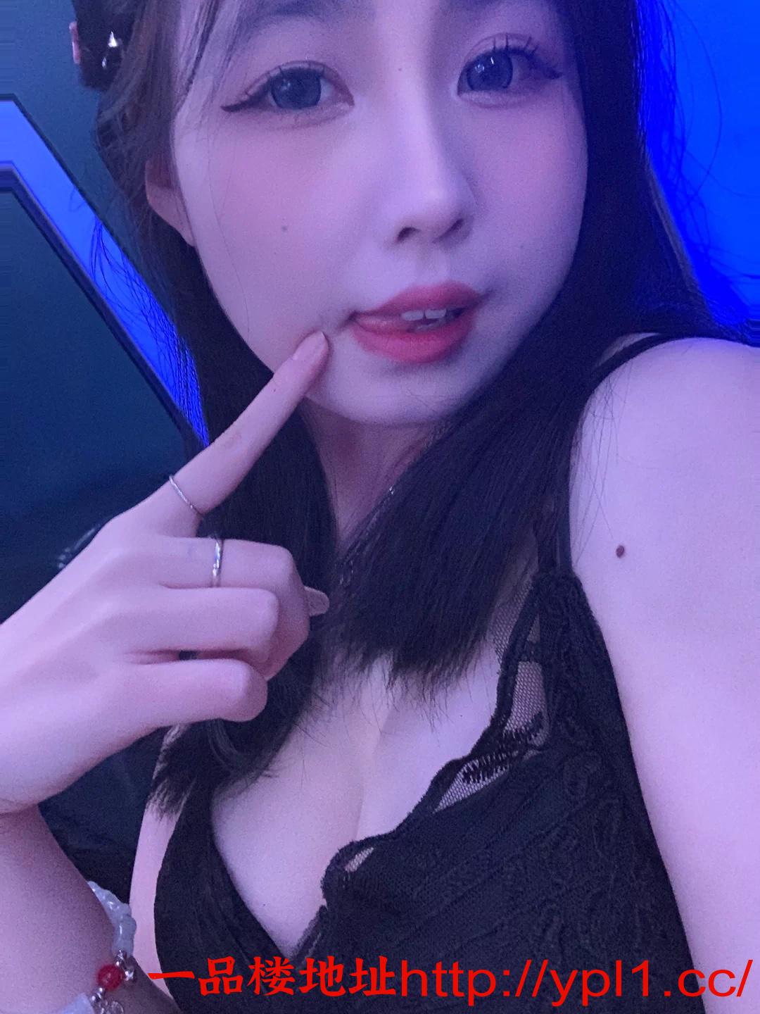 外羞内骚妹子