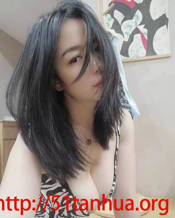 丰满高挑小少妇