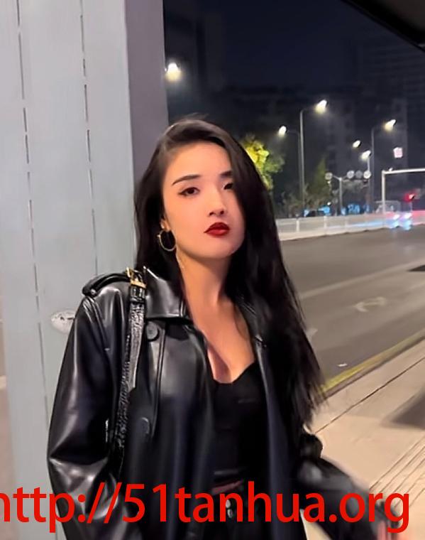 会所出来的小姐姐