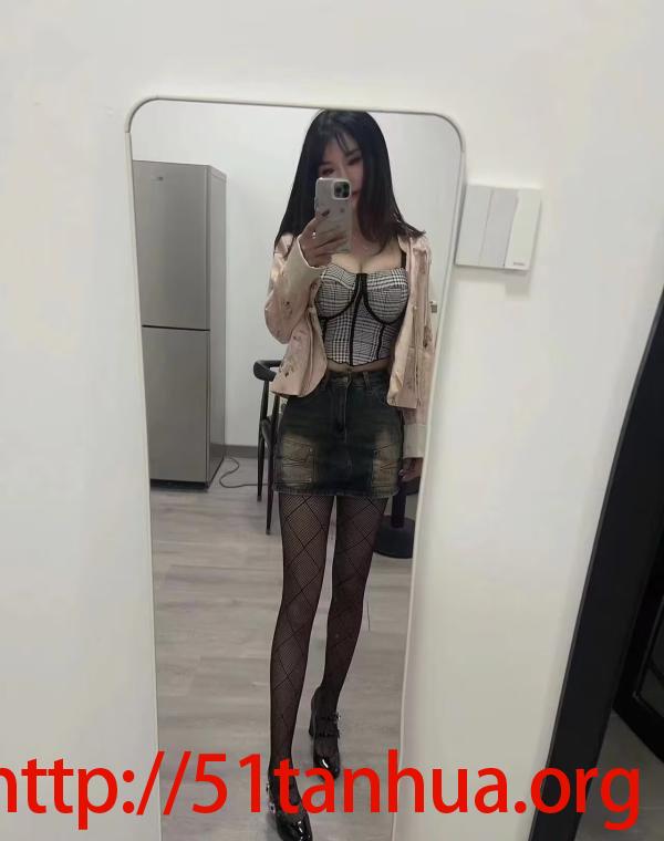 会喷水的小姐姐